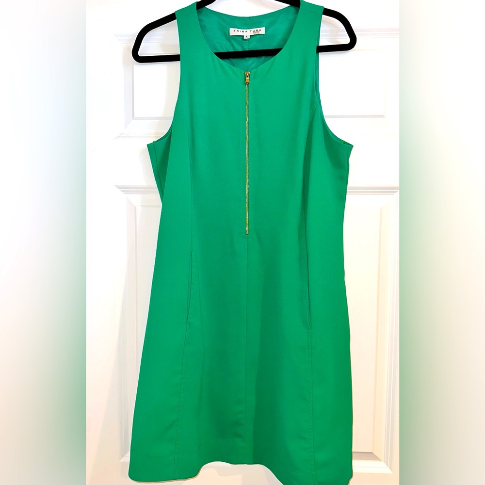 Beautiful and vibrant green Trina Turk dress size large